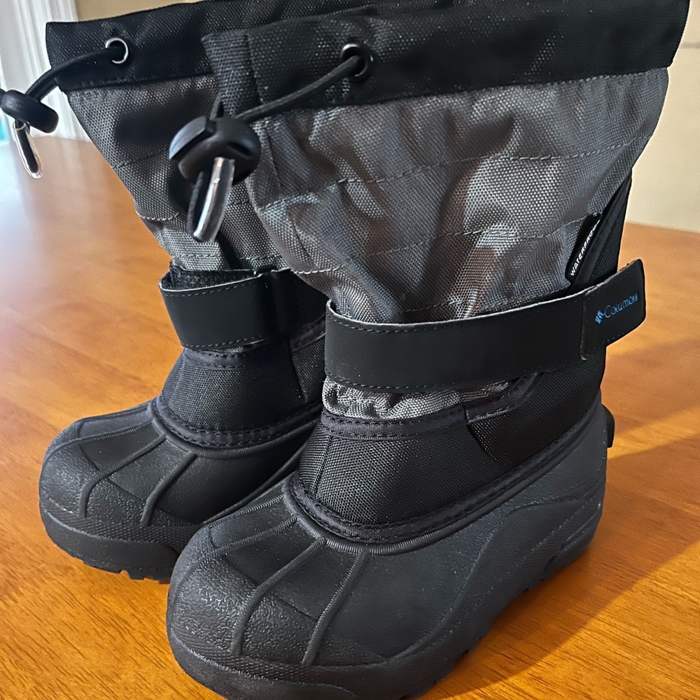Columbia little kids boots. Size 11.